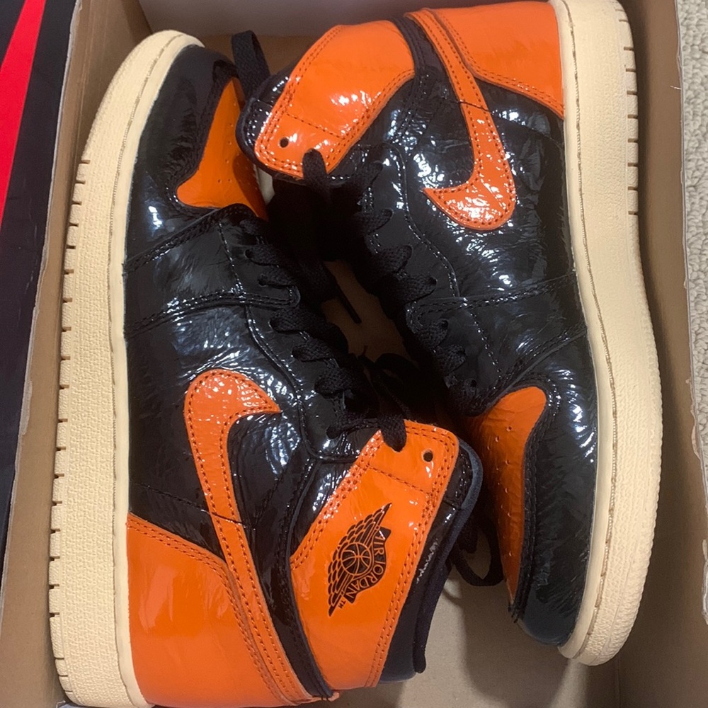 - Nike Air Jordan 1 Retro High Og Shattered 3.0 Gs